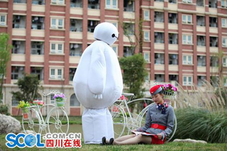 Illustration for article titled Baymax, the Chinese Flight Attendant